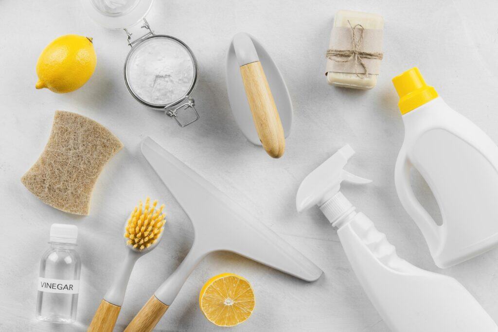 flat-lay-cleaning-products-with-lemon-baking-soda 情趣用品清潔