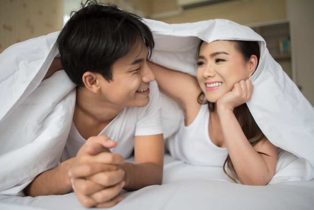 Sweet Couple playing under the blanket on the bed 情侶互動
