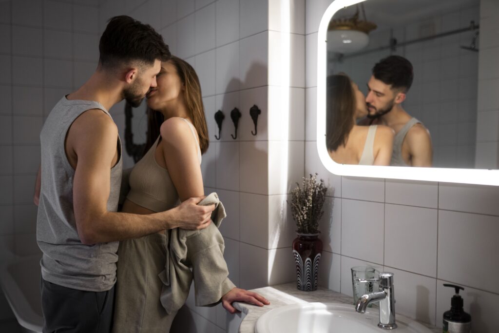 couple-enjoying-their-intimacy-moments 口交私藏場景