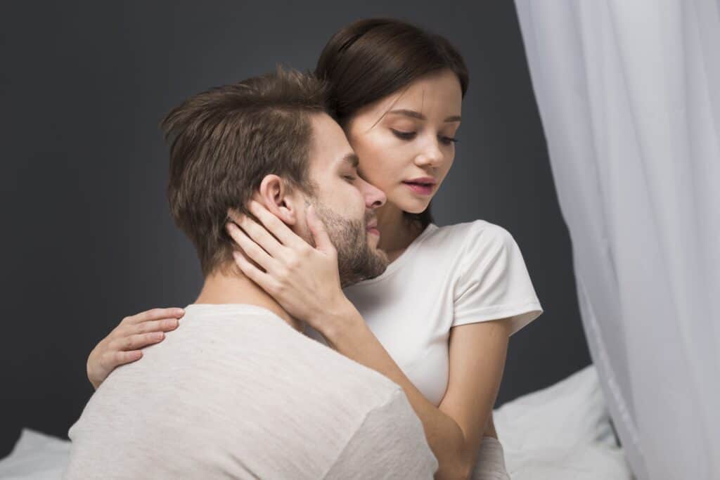 couple-having-tenderness-moment (1) 情侶按摩